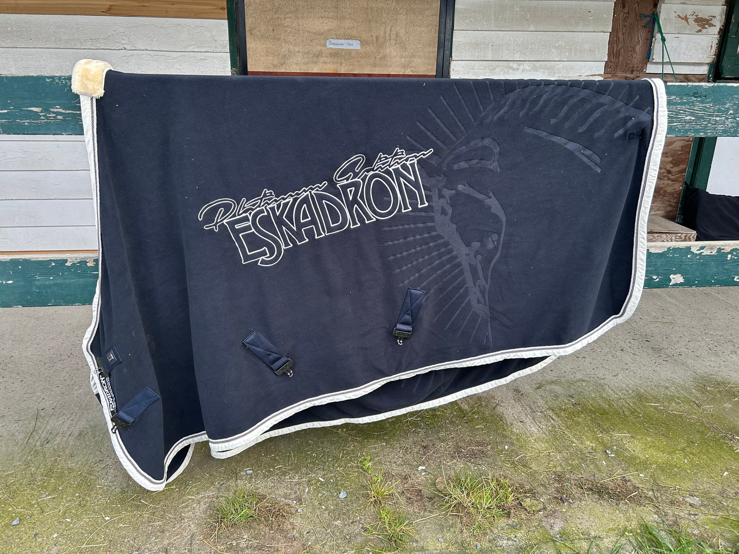 Large Eskadron cooler navy fleece