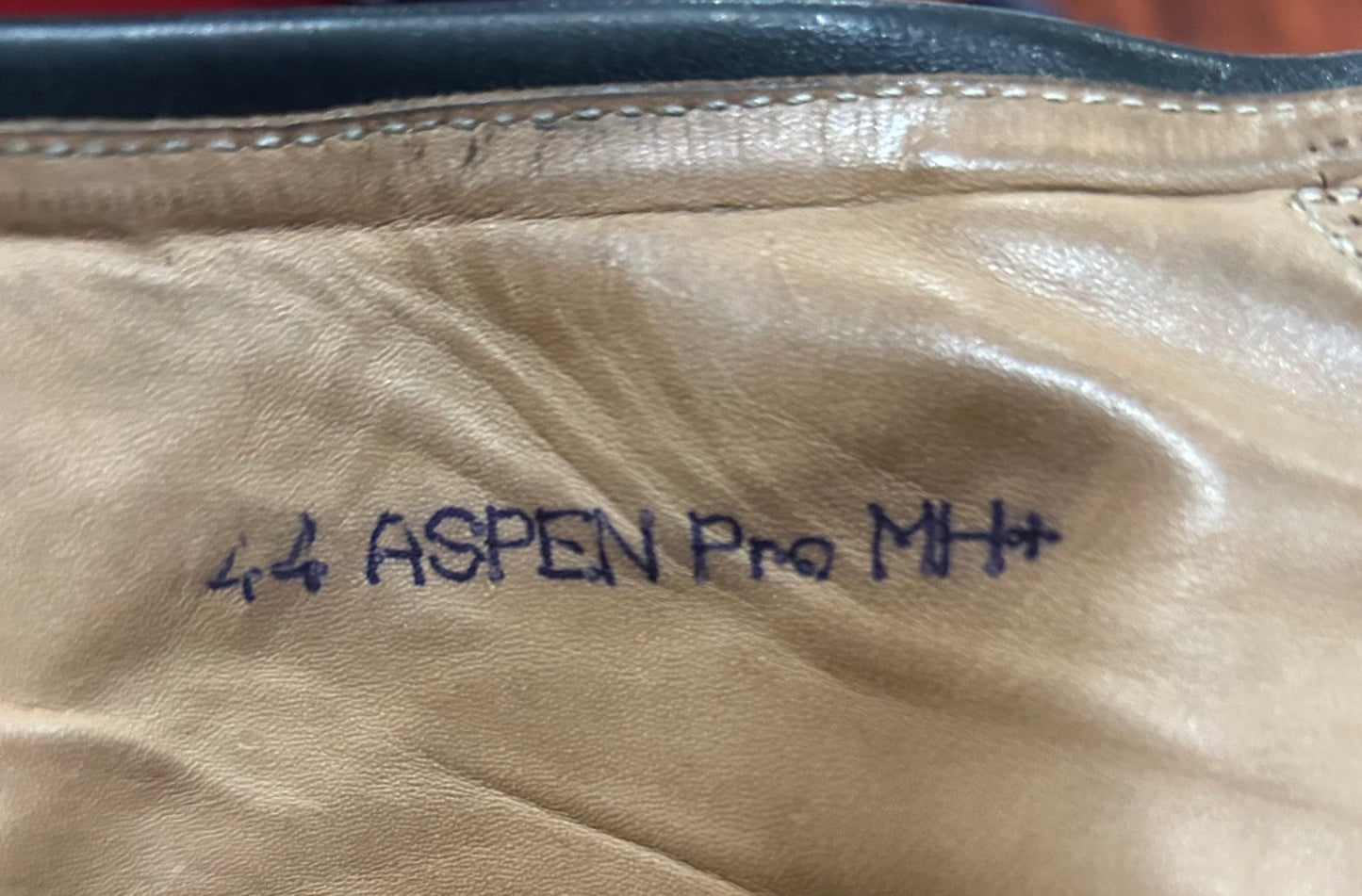 Parlanti aspen mh+ size 44 men’s boots. 15.5” calf with panel. 21” tall. Missing one tag.