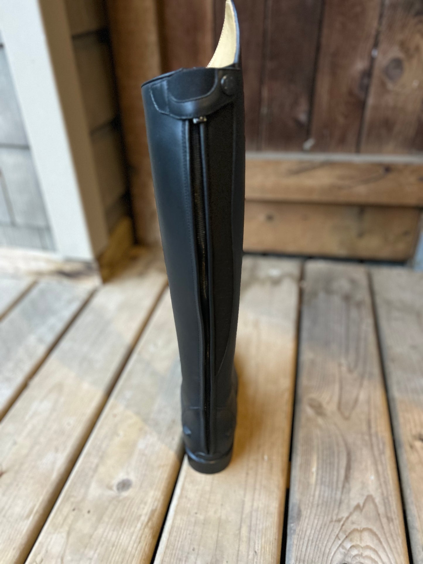 Kingsley Aspen black size 34 MC-XXS 14” calf 19.5” tall. 507212