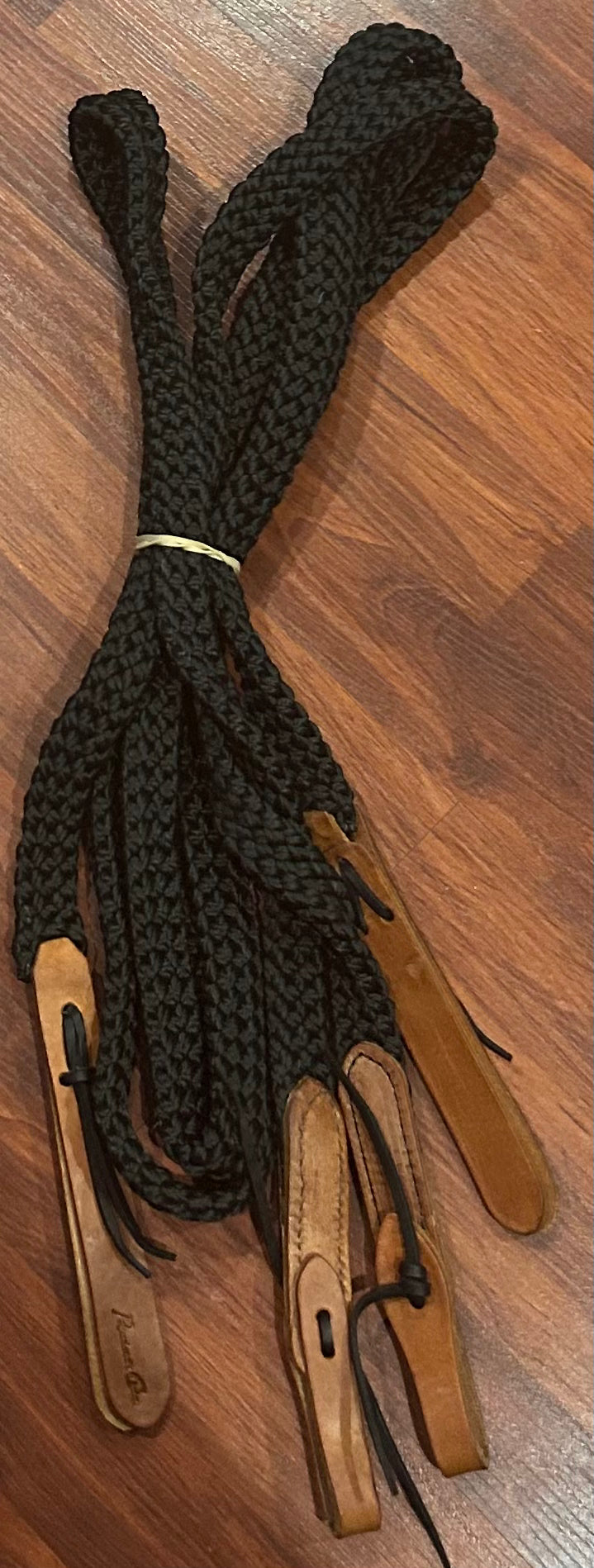 Professional’s choice quiet control split reins black. Like new. 9’ with water loops and tail end poppers.