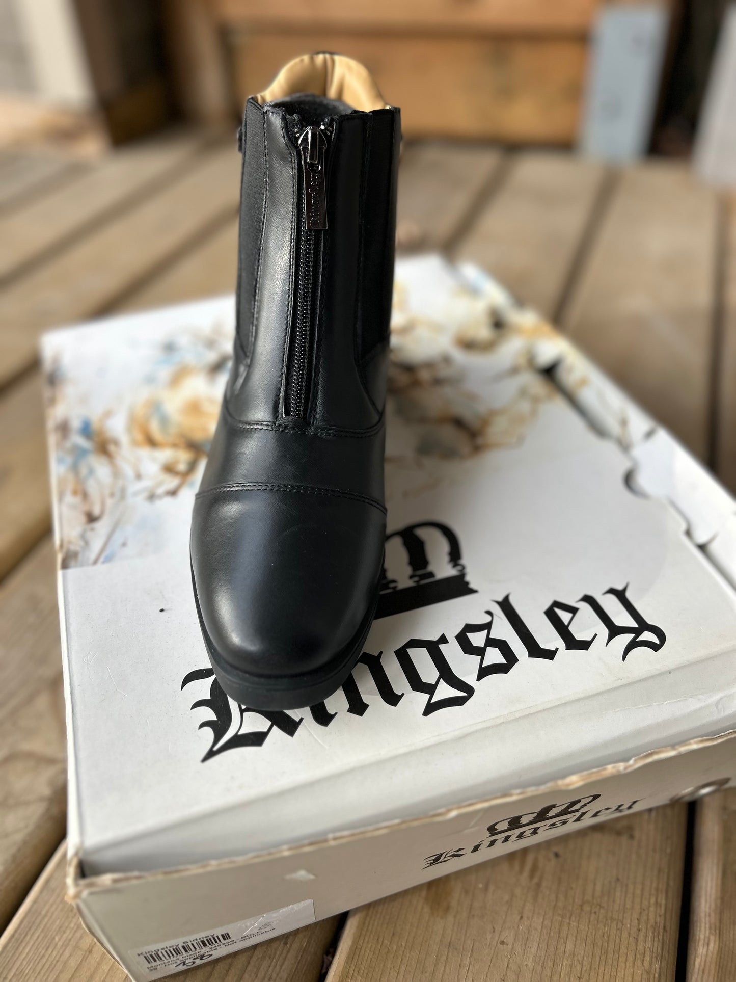 Size 36 Kingsley Sidney black. New