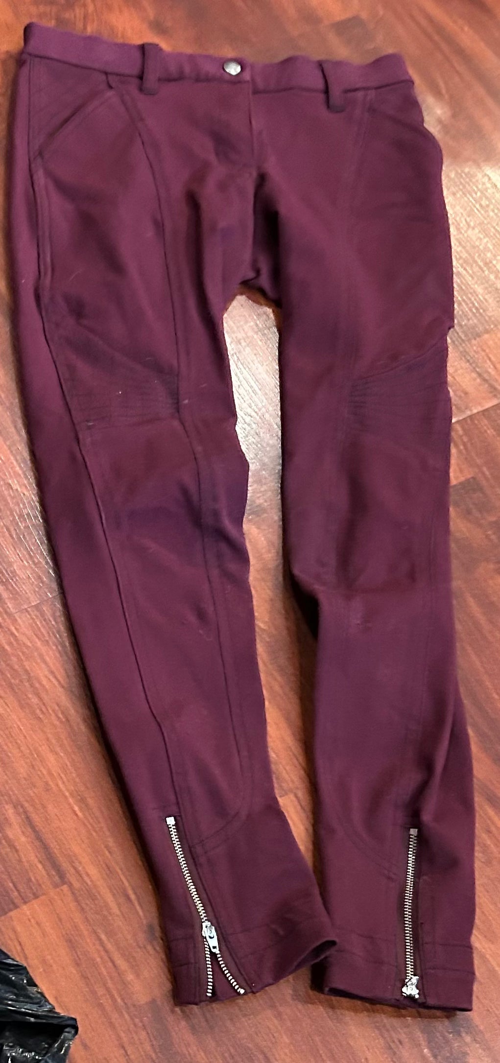 Gho Dho size 26 burgundy knee patch breeches