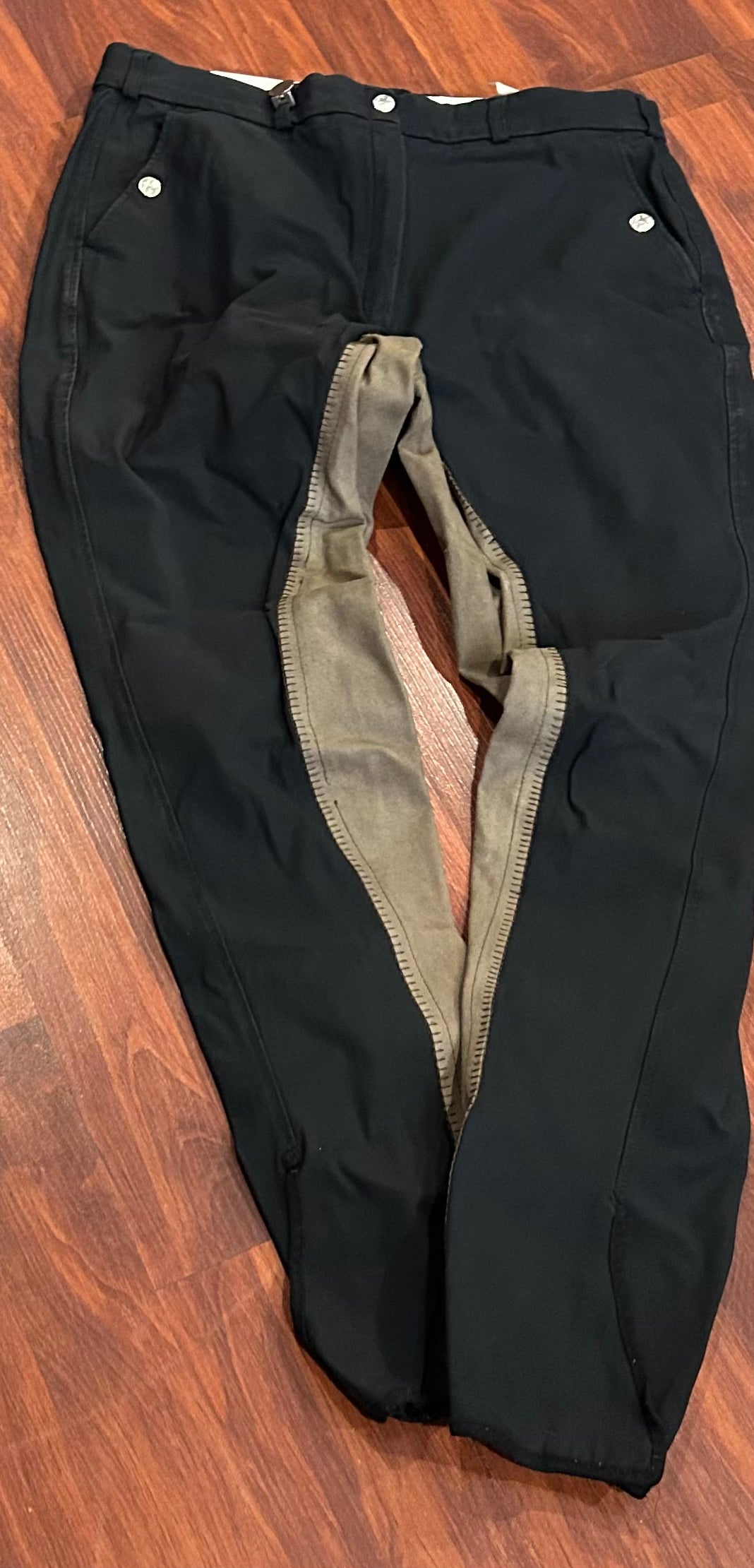 Pikeur size 32 black full seat breeches. Leather seat. Velcro ankles.