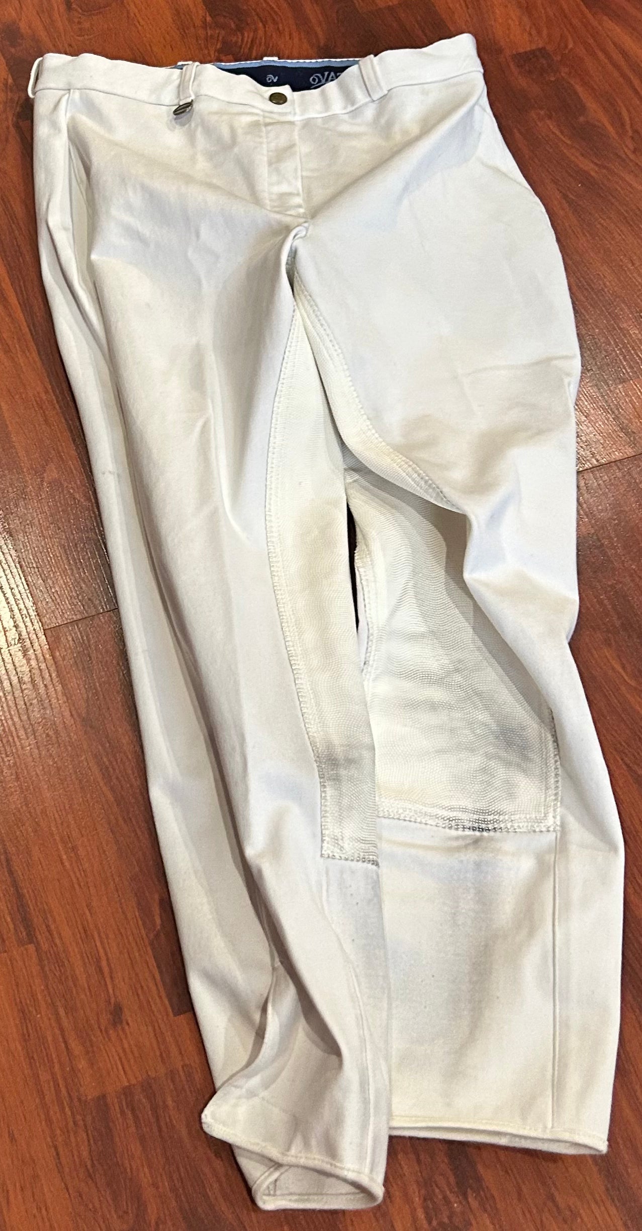 Ovation size 32R white full seat breeches. Real leather seat. Velcro ankles