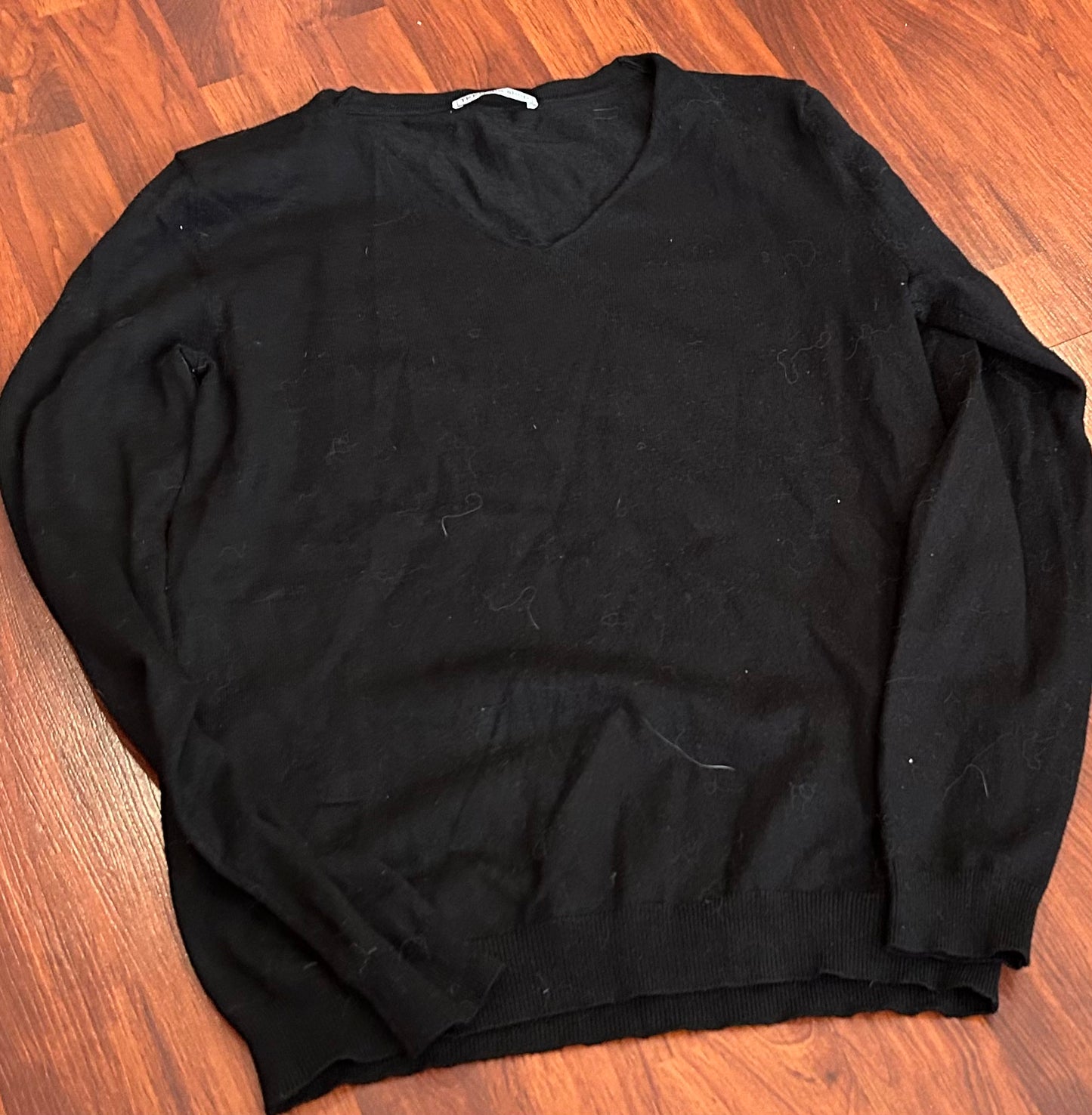 TKEQ small black v neck sweater
