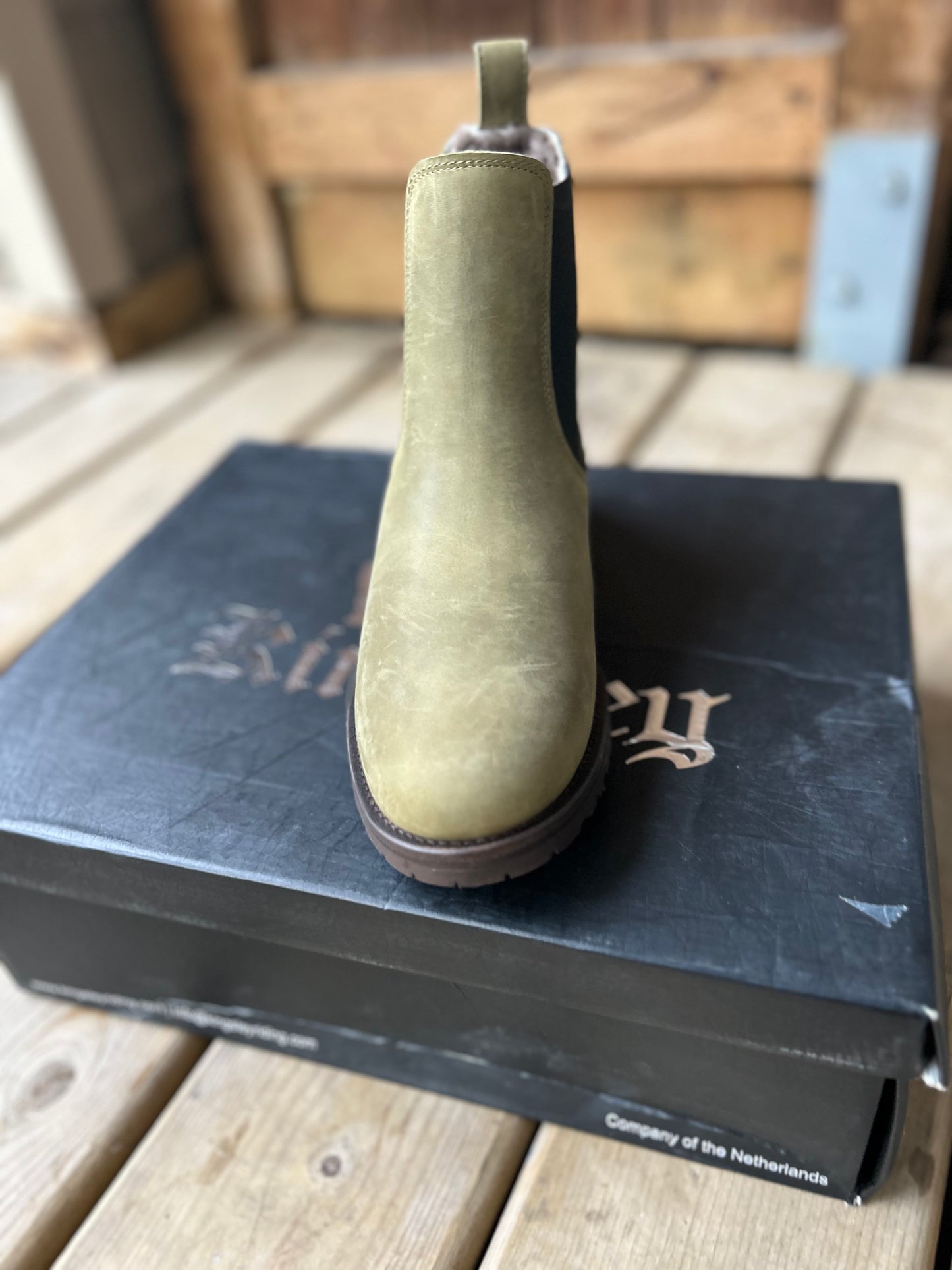 Size 36 Kingsley Amsterdam with sheepskin green