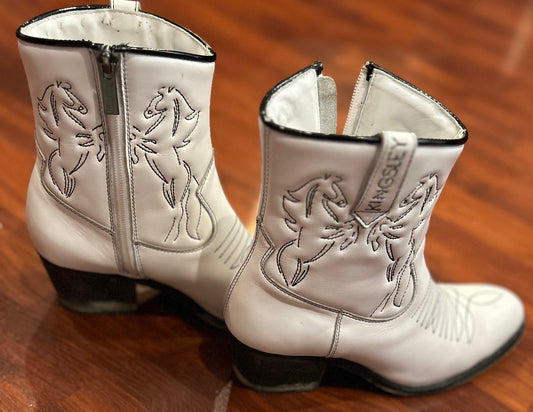 Kingsley size 39 white boots. Used but in excellent condition