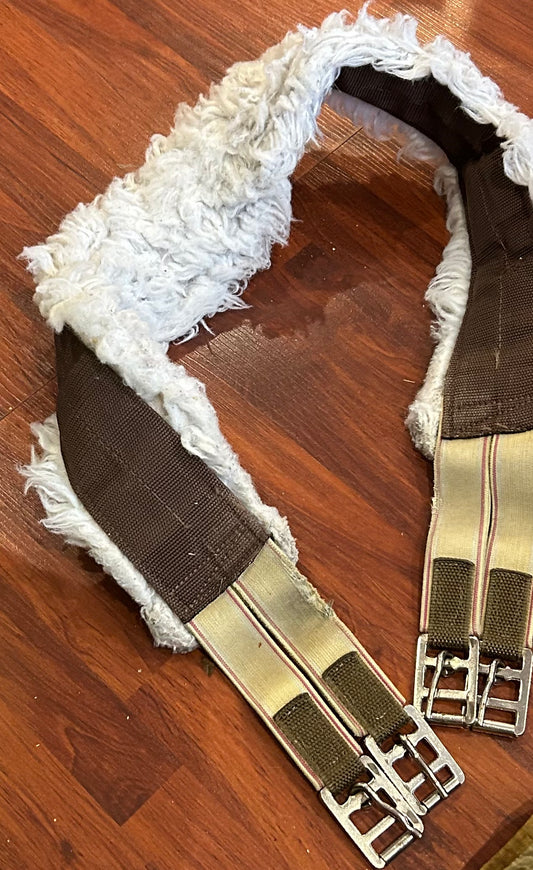 50” fleece girth. minor elastic damage