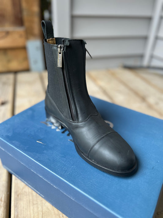 Size 38 Kingsley Zambia gaucho black/black. New