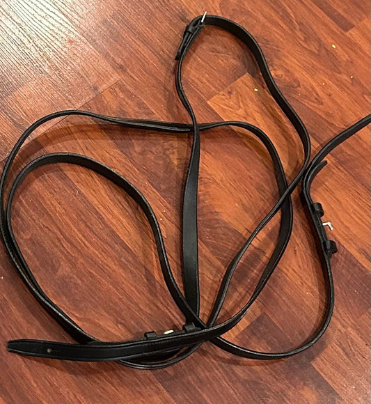5/8” leather curb reins black. Hook closures