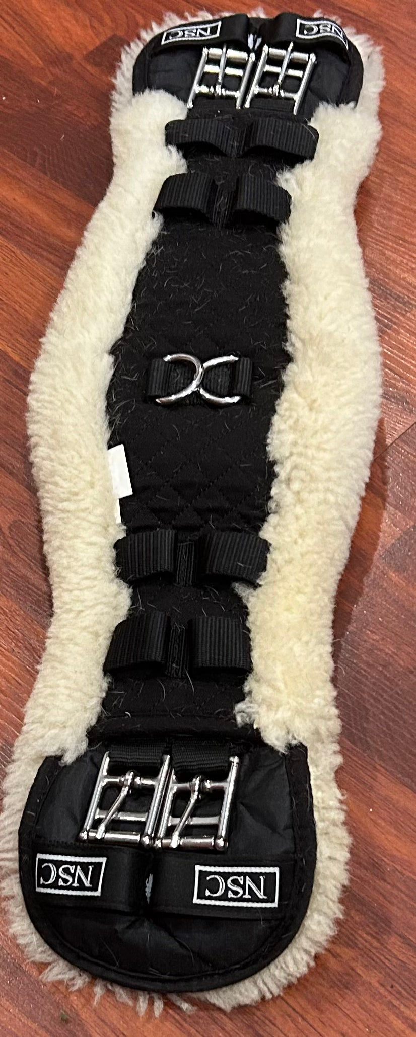 24” NSC sheepskin dressage girth excellent condition. Minor hairs 