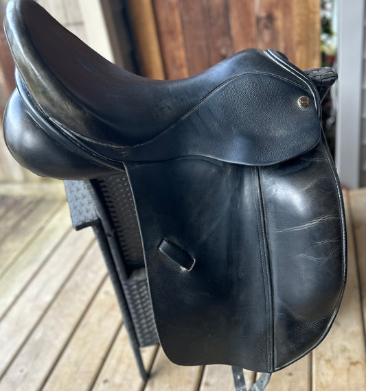 18” NSC Dressage saddle.