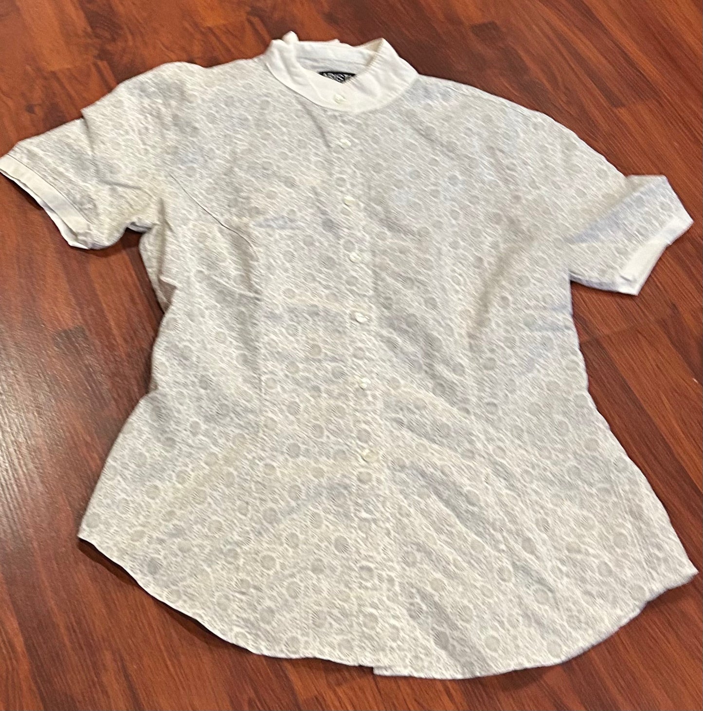 Arista small show shirt white with pattern