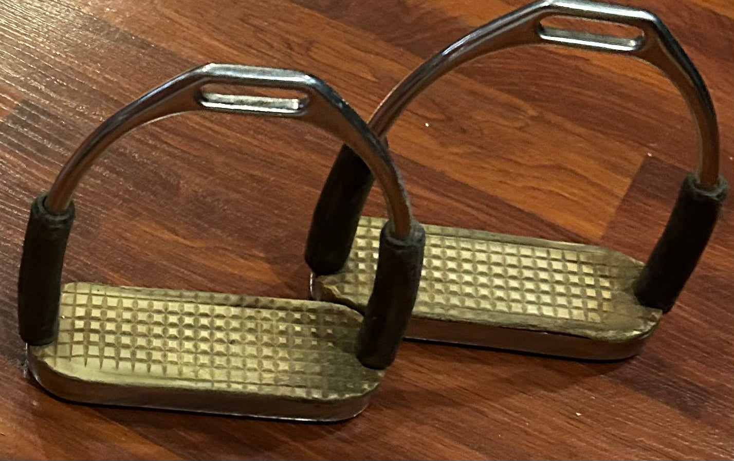 4.5” flexi irons. Needs new tread