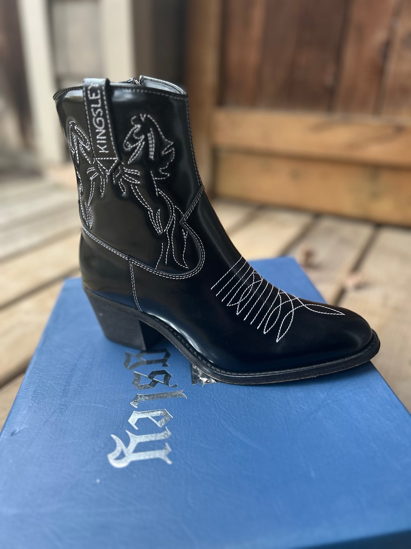 Size 39 Kingsley Sun boots black. New