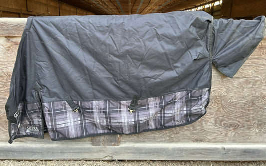 74” Supra 300g black with plaid winter blanket. In good condition