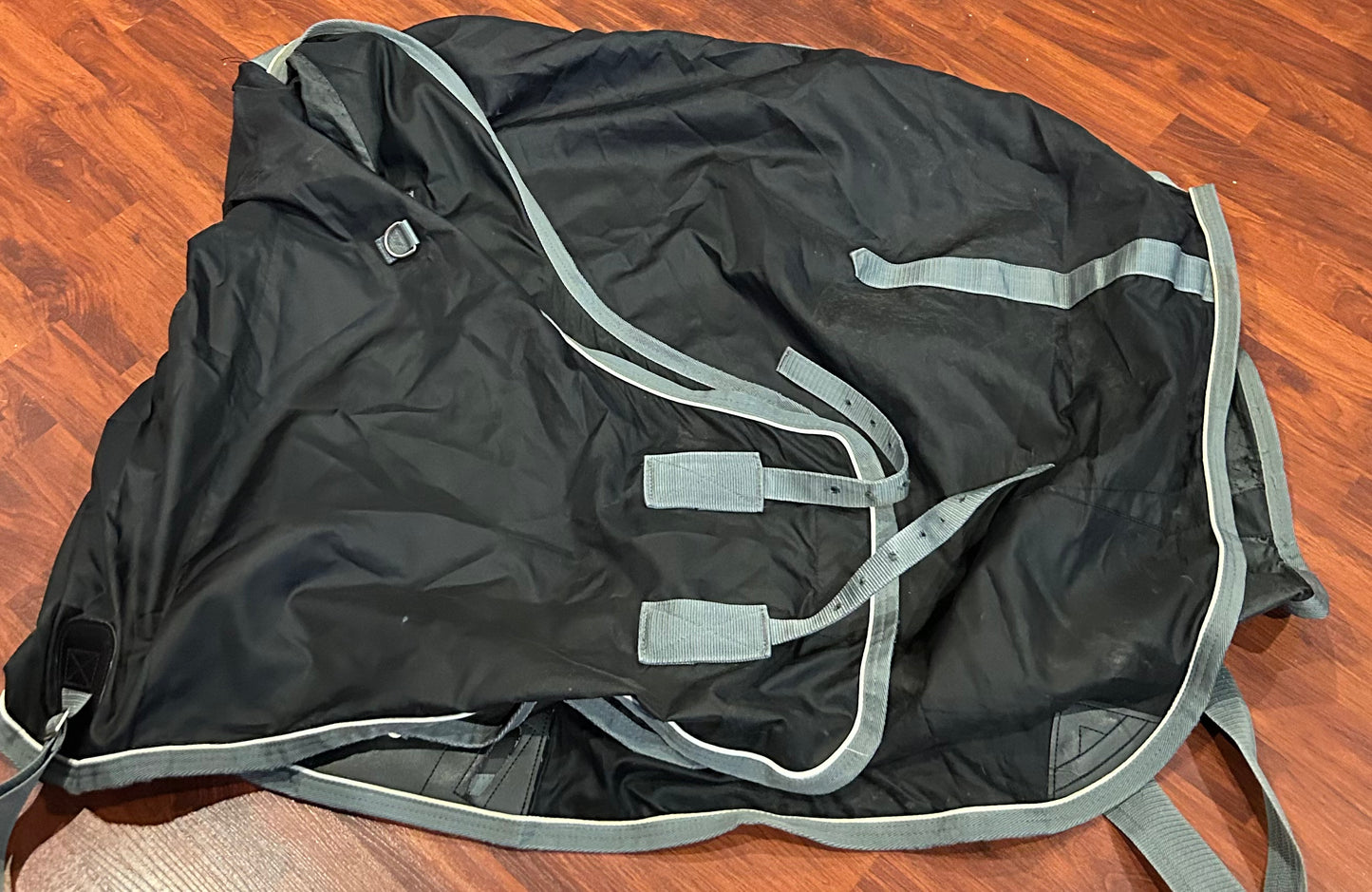 Medium shedrow nylon sheet black and grey