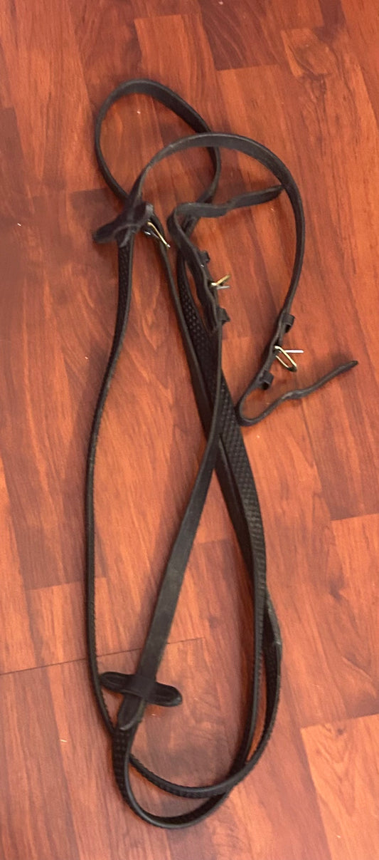 Rubber grip black reins. Brass buckle ends