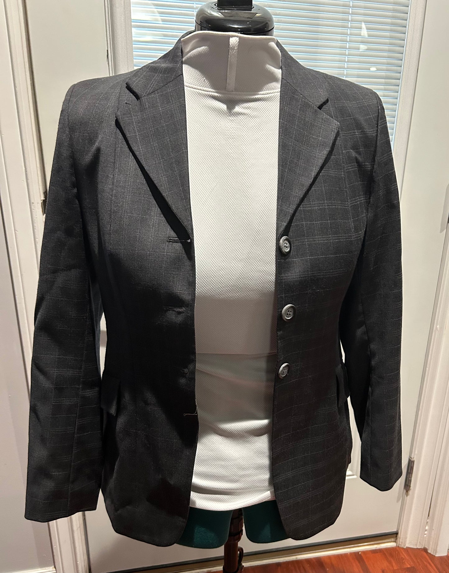 12 R Elite grey plaid show jacket