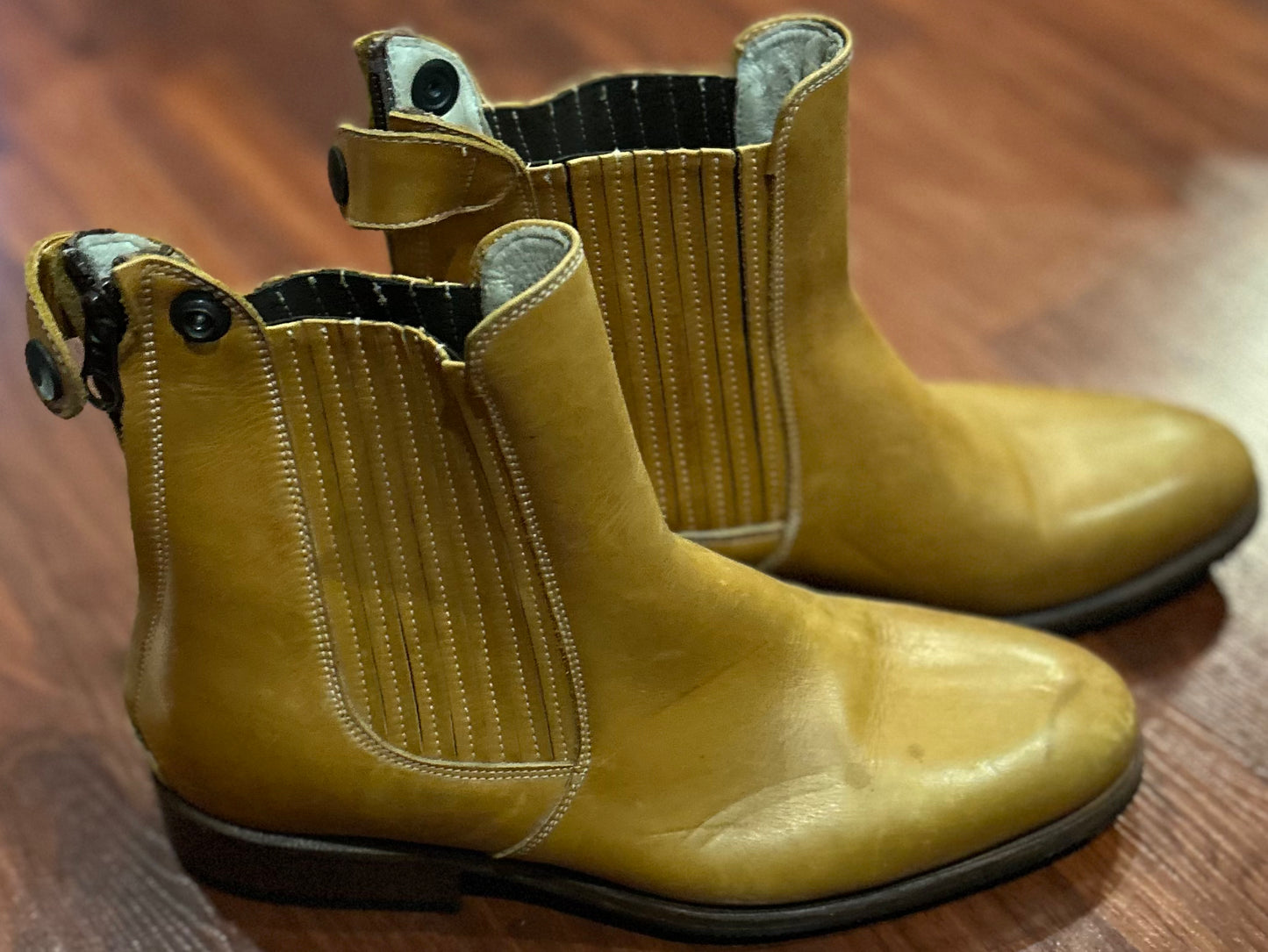 Donadeo size 38 tan paddock bools. Zip up back