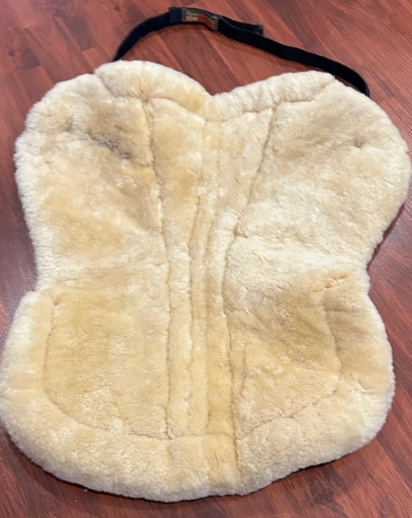 Fleeceworks sheepskin half pad. Saddle area measures 18” along spine. Minor dirt from use.