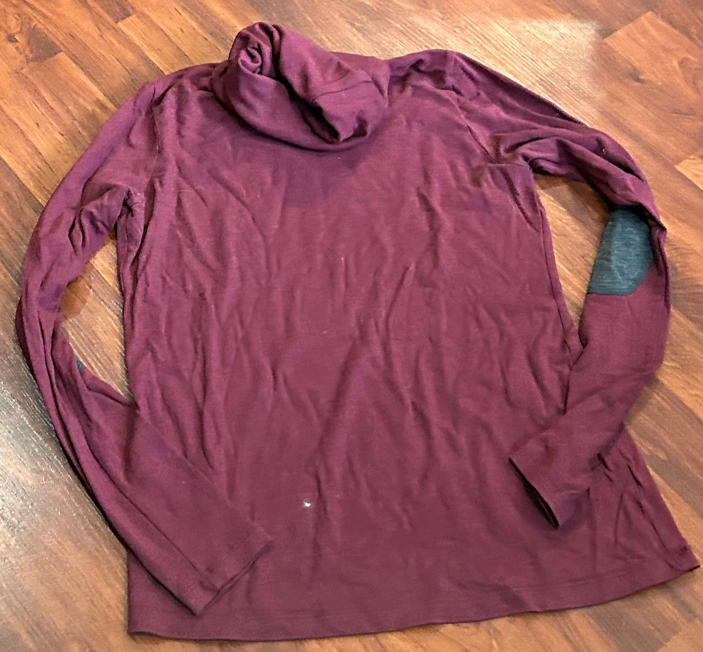 Asmar small burgundy turtle neck