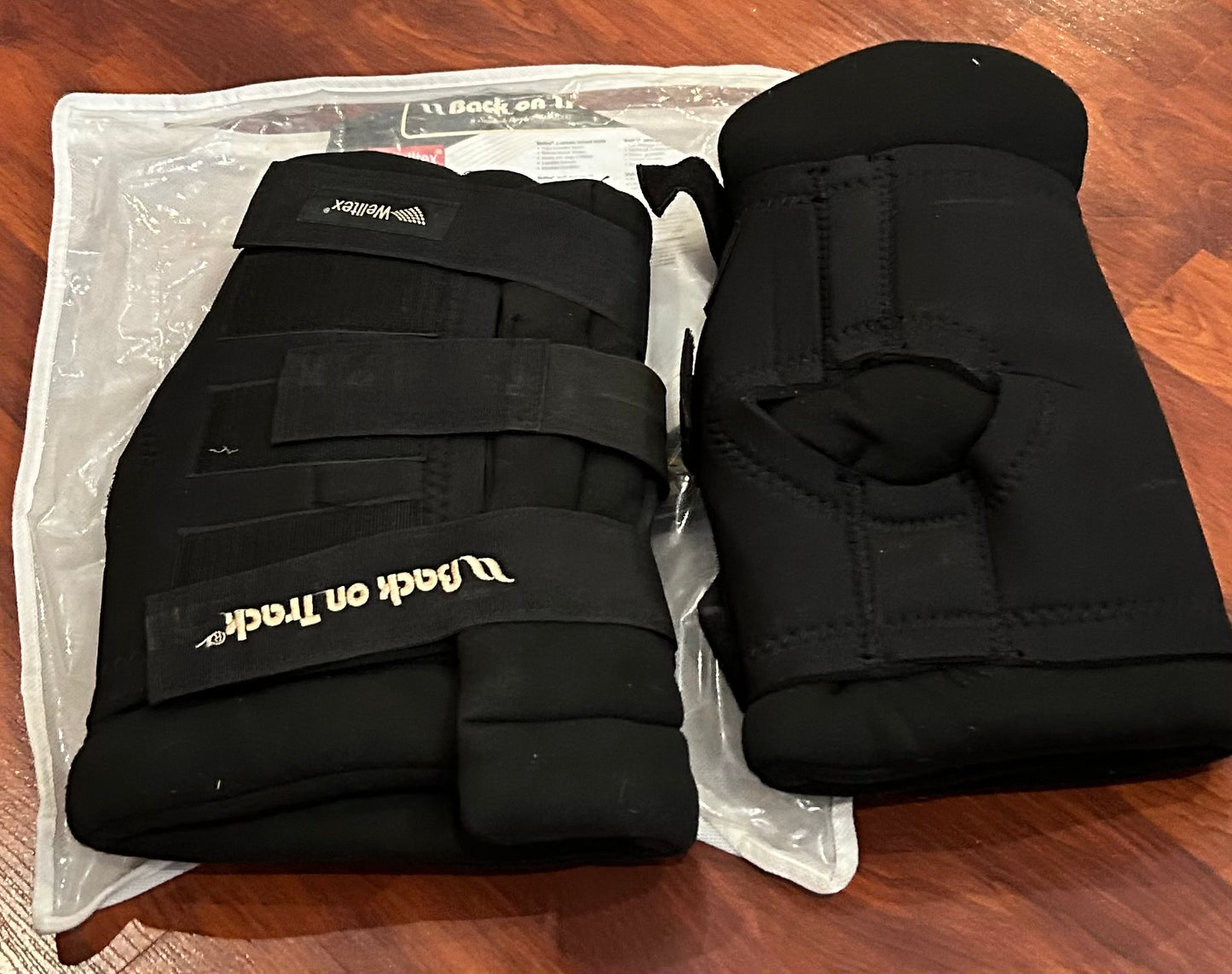 Back on track medium hock boots