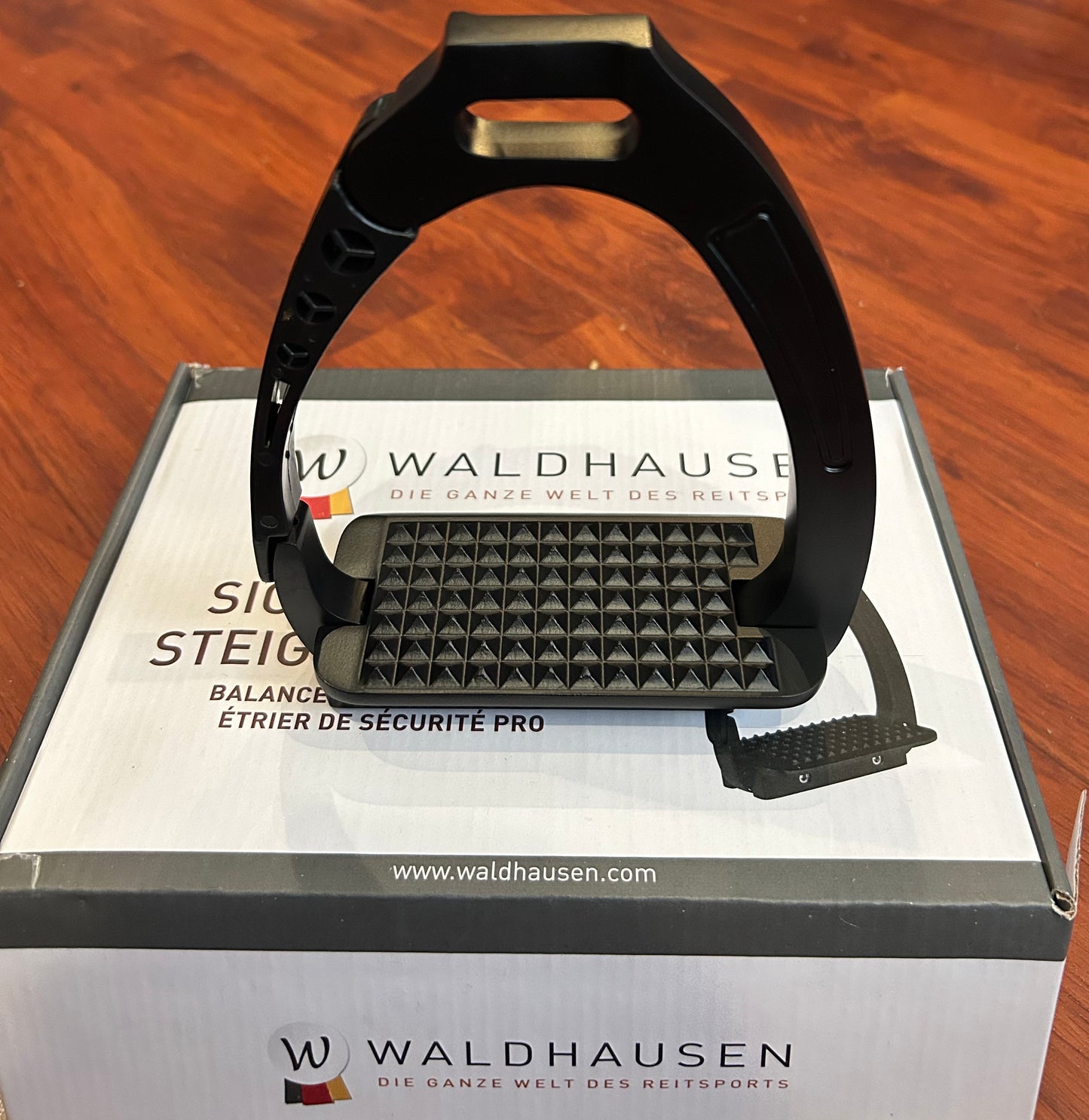 Waldhausen balance safety stirrups black