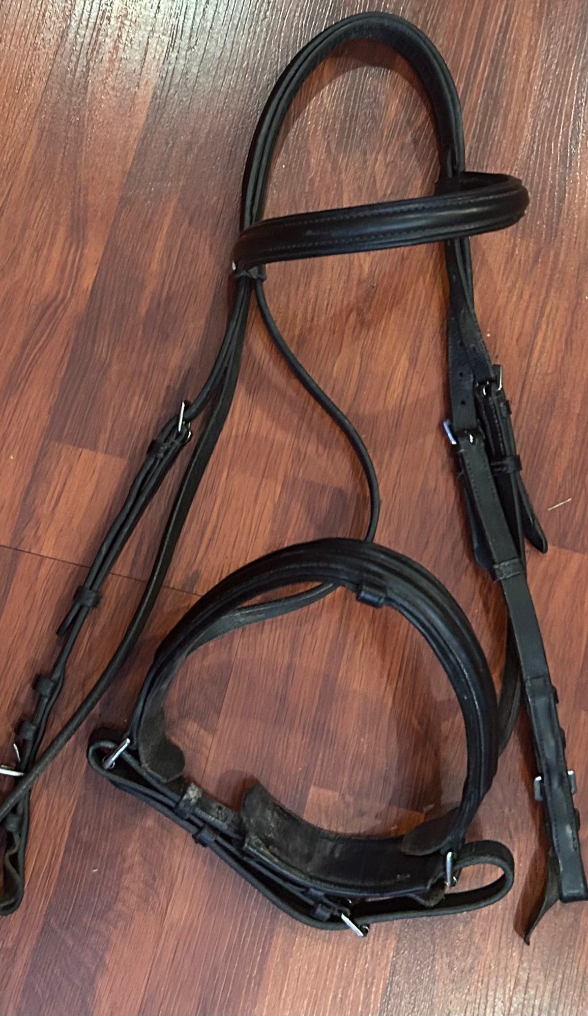 Stubben full size snaffle bridle. Older but in good shape