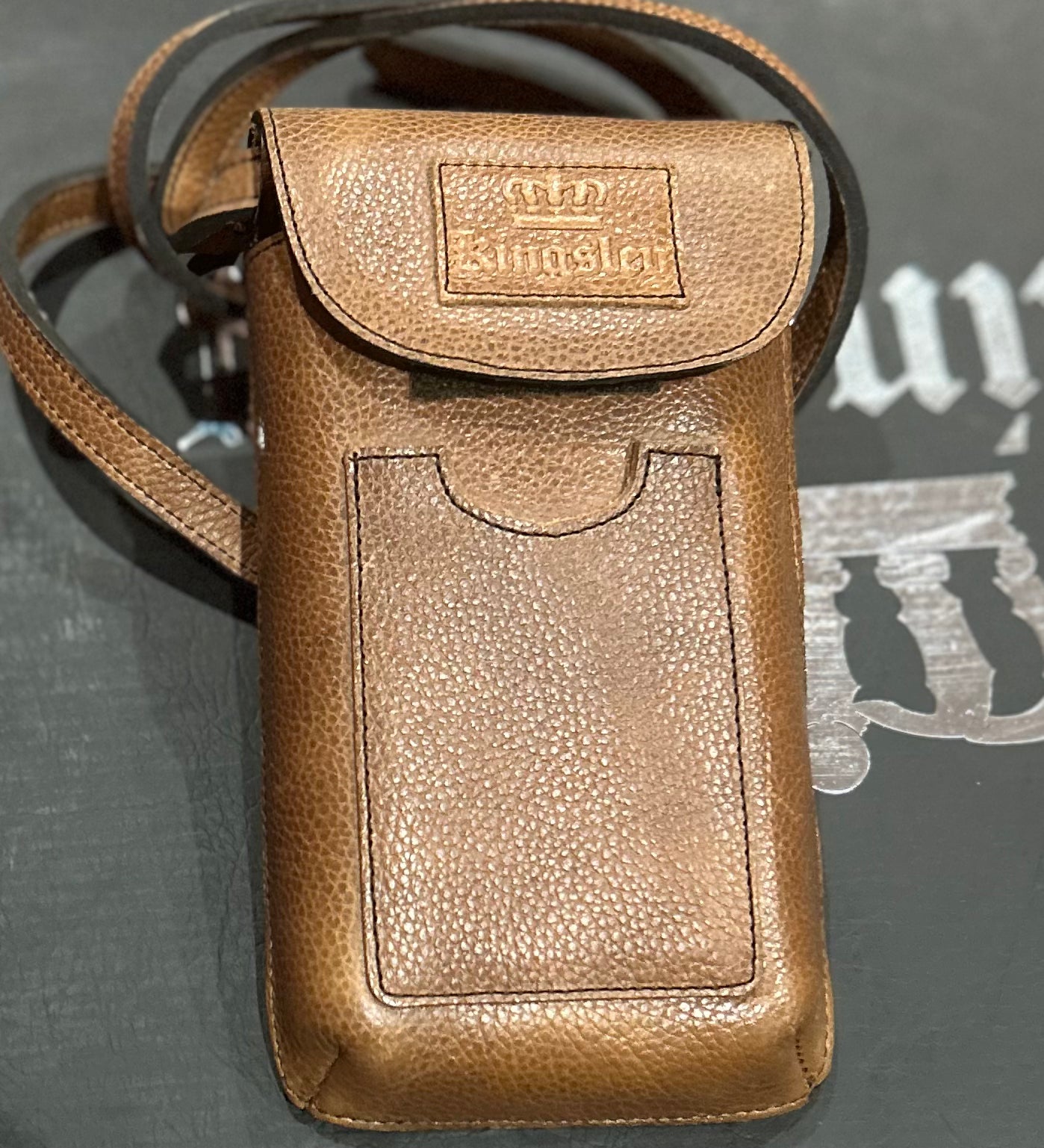 Kingsley phone bag brown