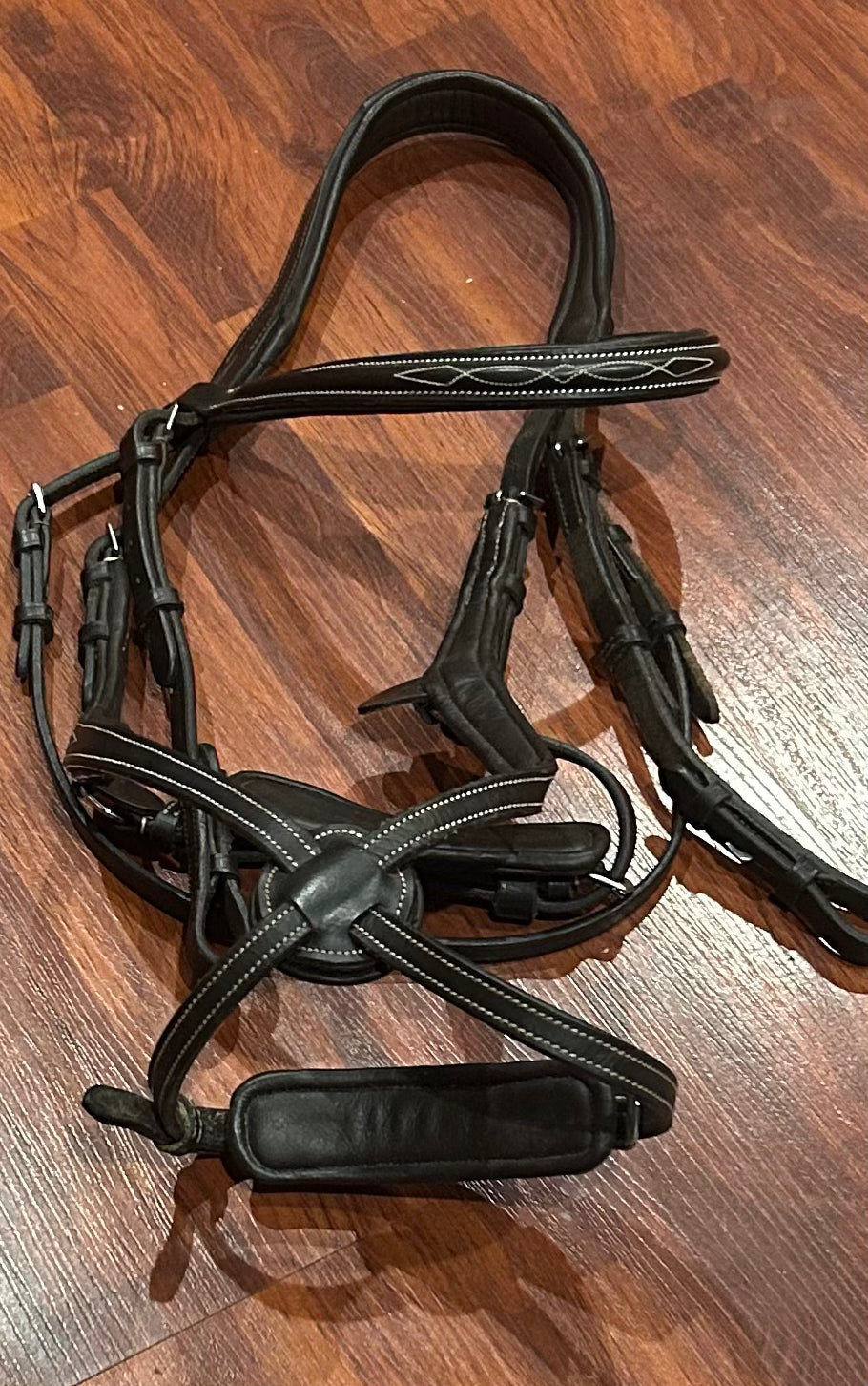 Flexible fit full size figure 8 bridle. Padded. Lovely and soft. Anatomical.