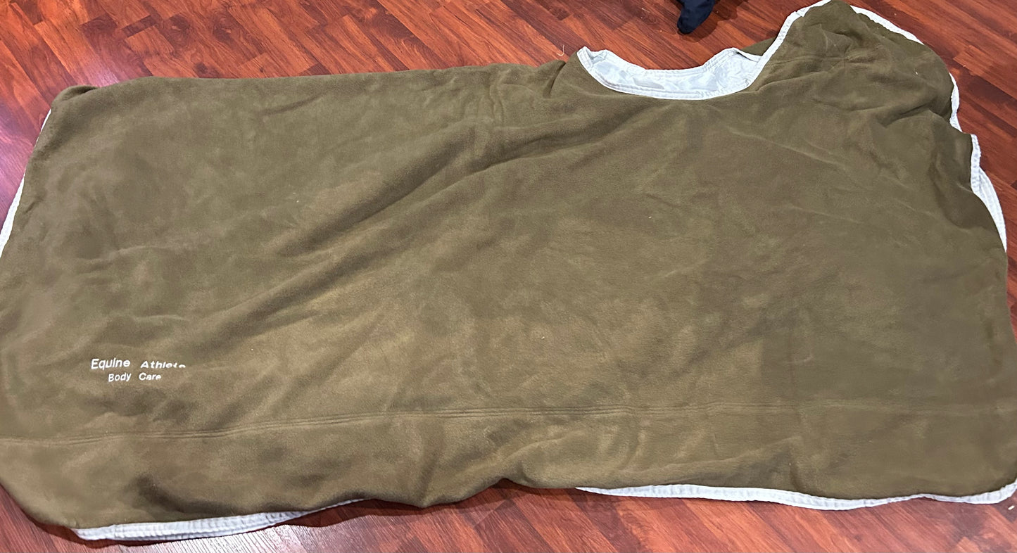 XL green fleece keyhole quarter sheet