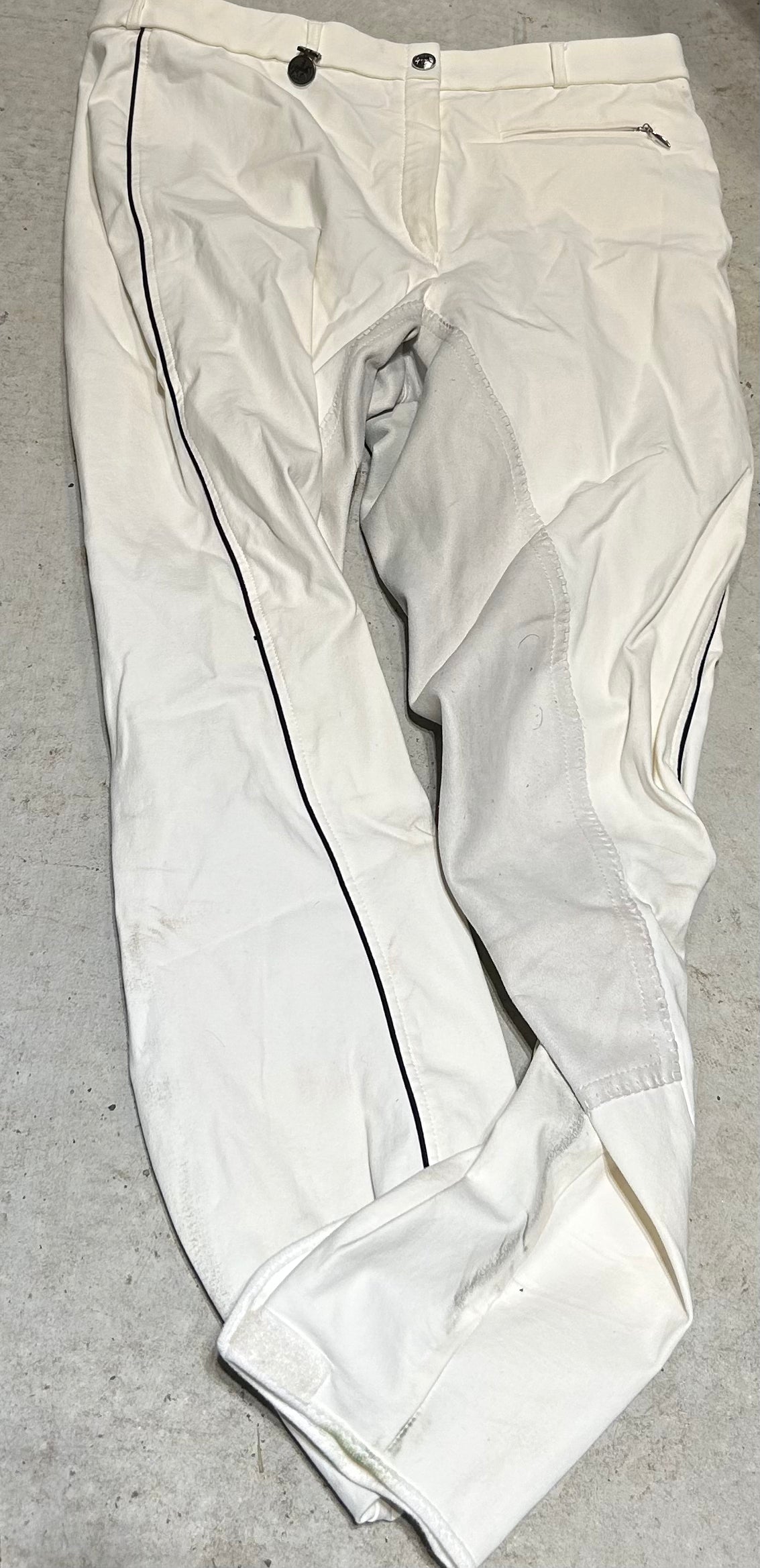 Pikeur labelled size 32 (measures 30) white with black trim full seat breeches