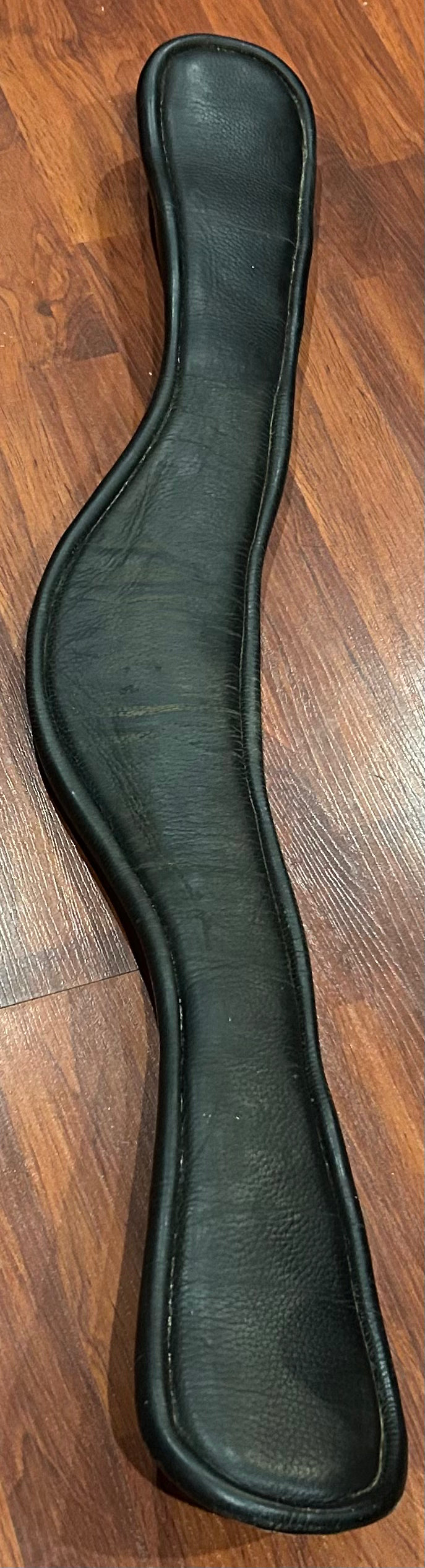 28” NSC dressage girth black.