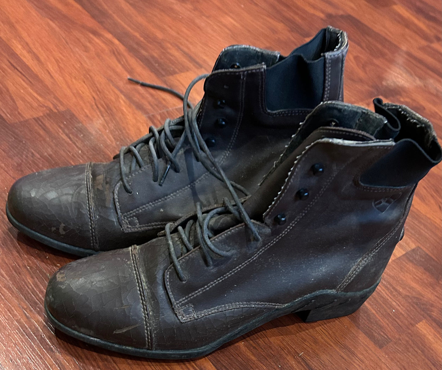 Ariat 9B brown paddock boots. leather is cracking