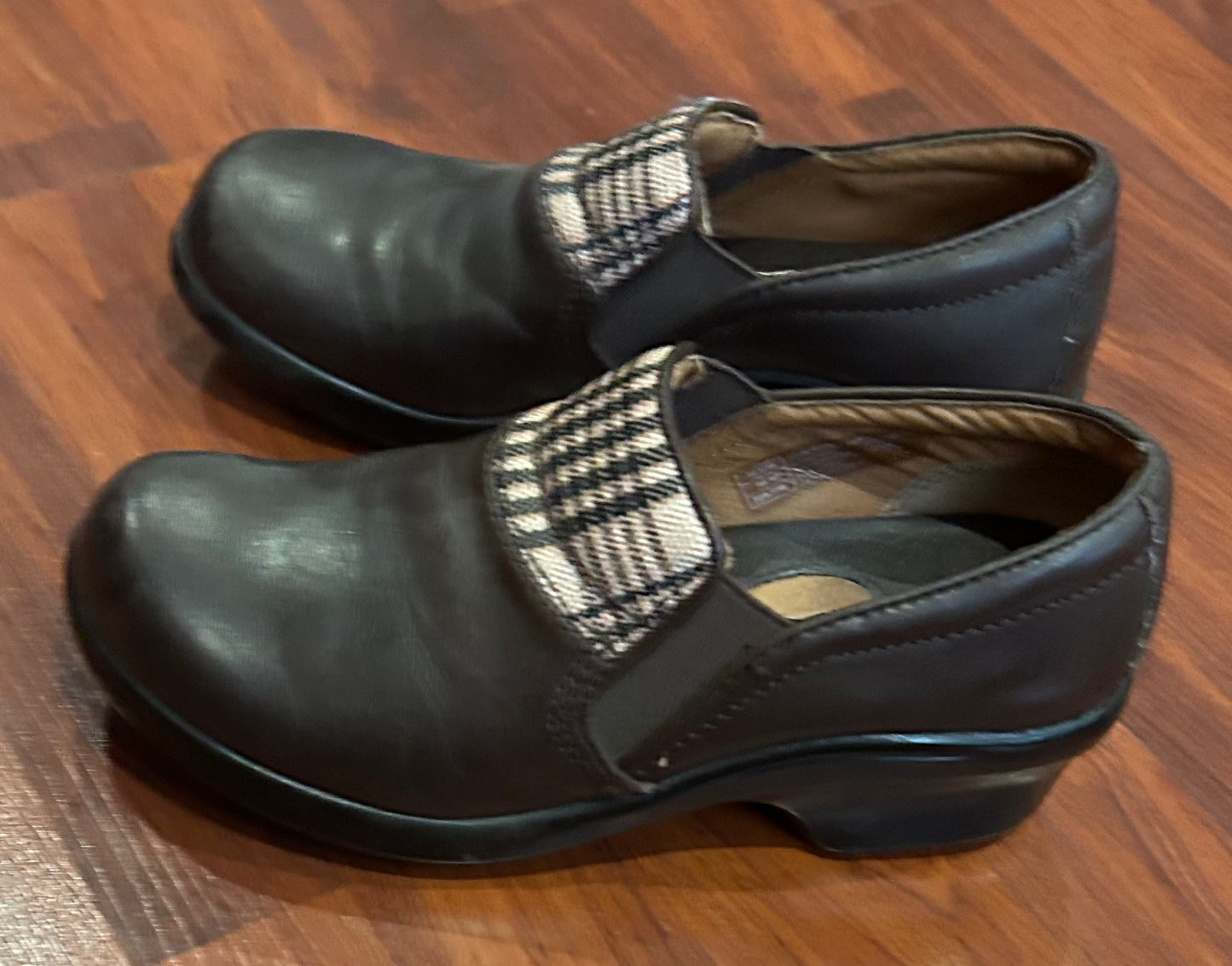 Ariat size 6.5B brown shoes