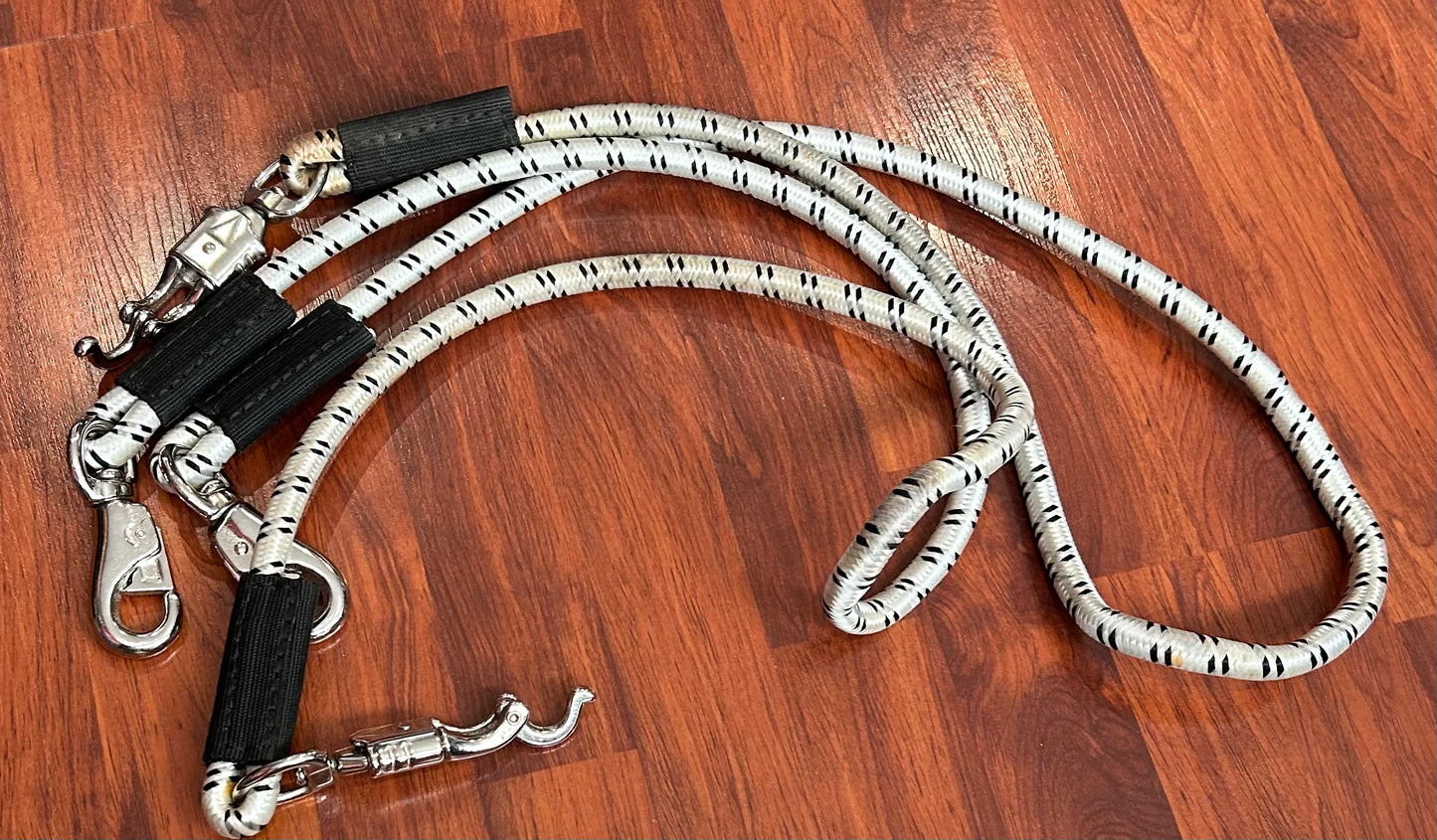 Pair of bungee cross ties