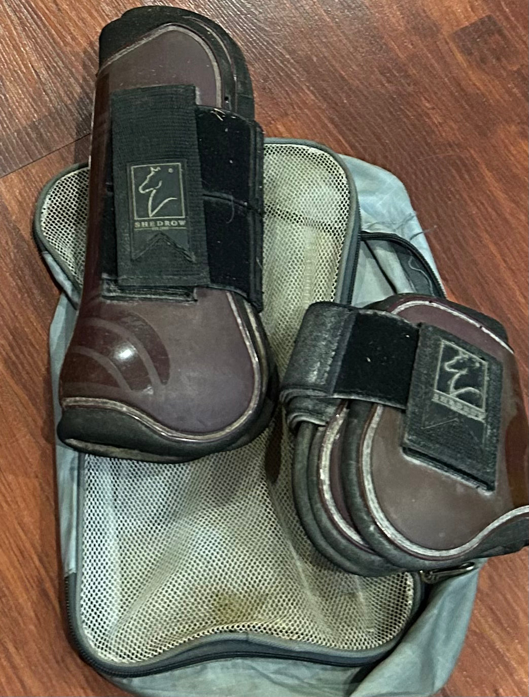 Shedrow burgundy full size set of tendon boots. Fronts and fetlock hinds