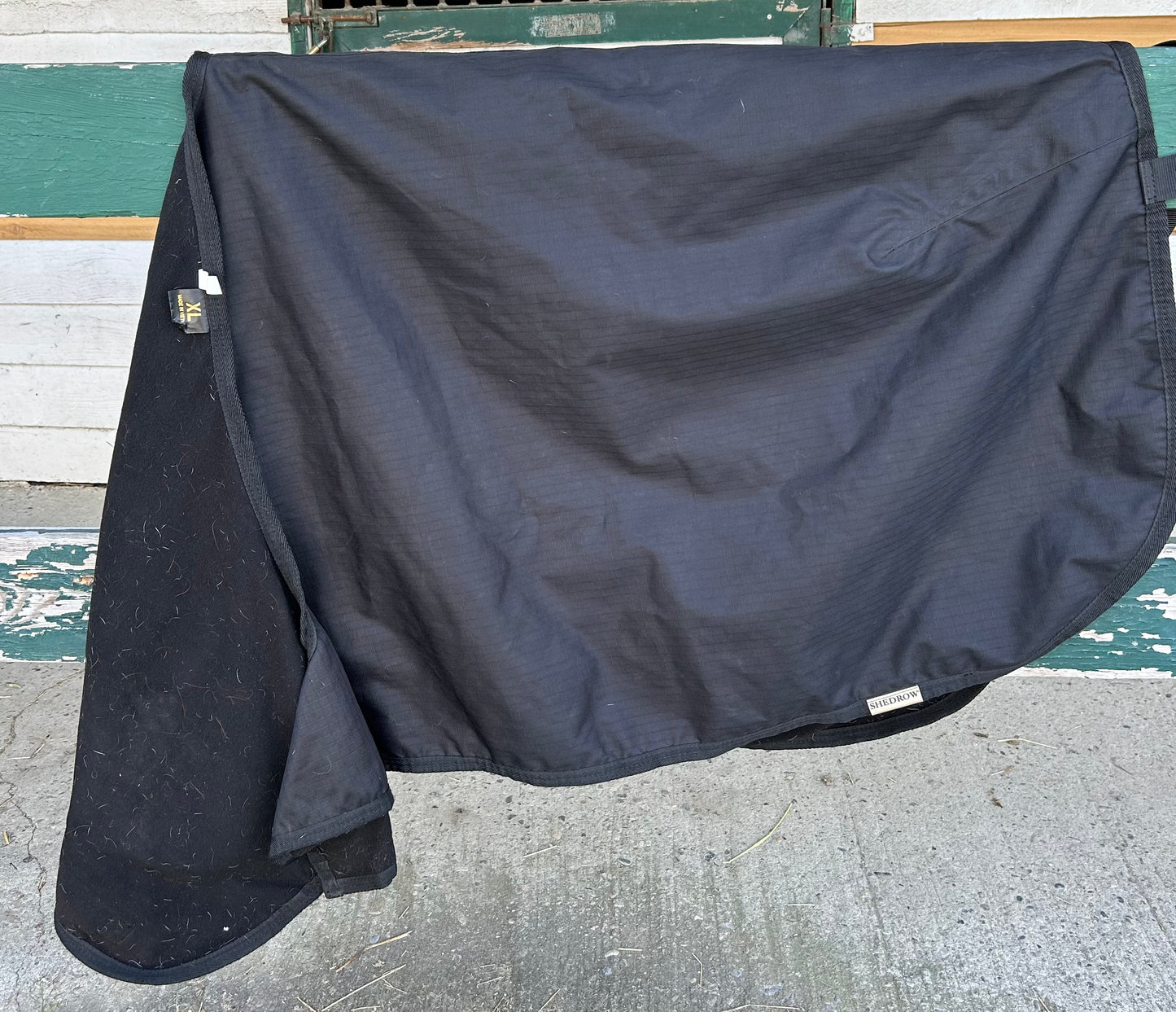 Shedrow XL black quarter sheet