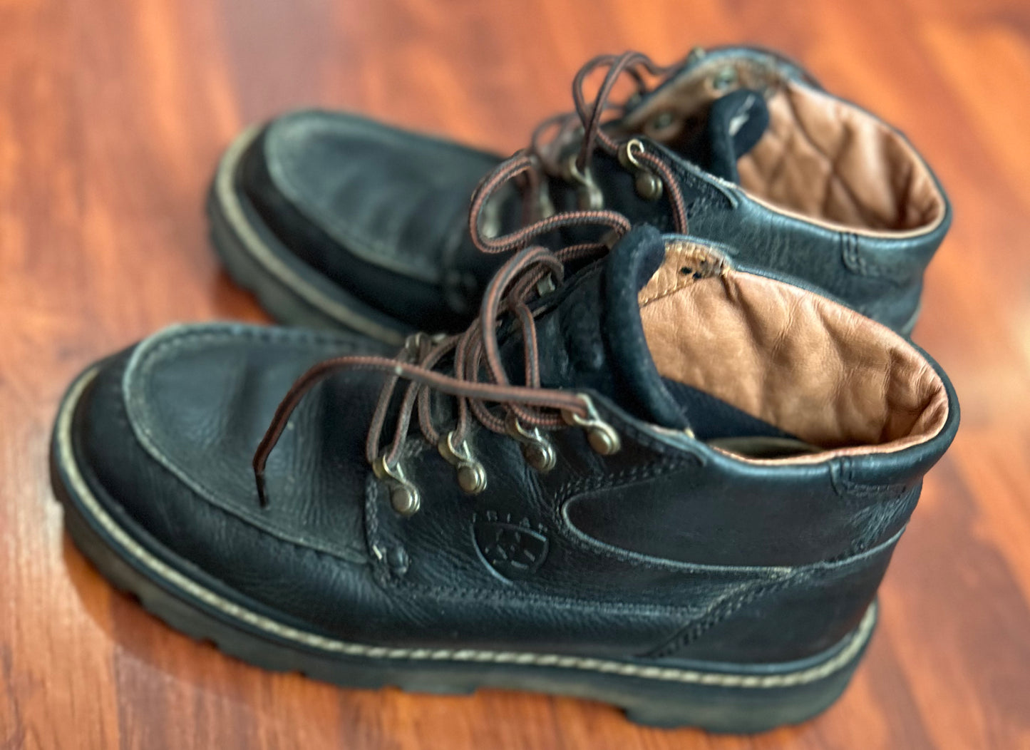 7.5 Ariat short boots black