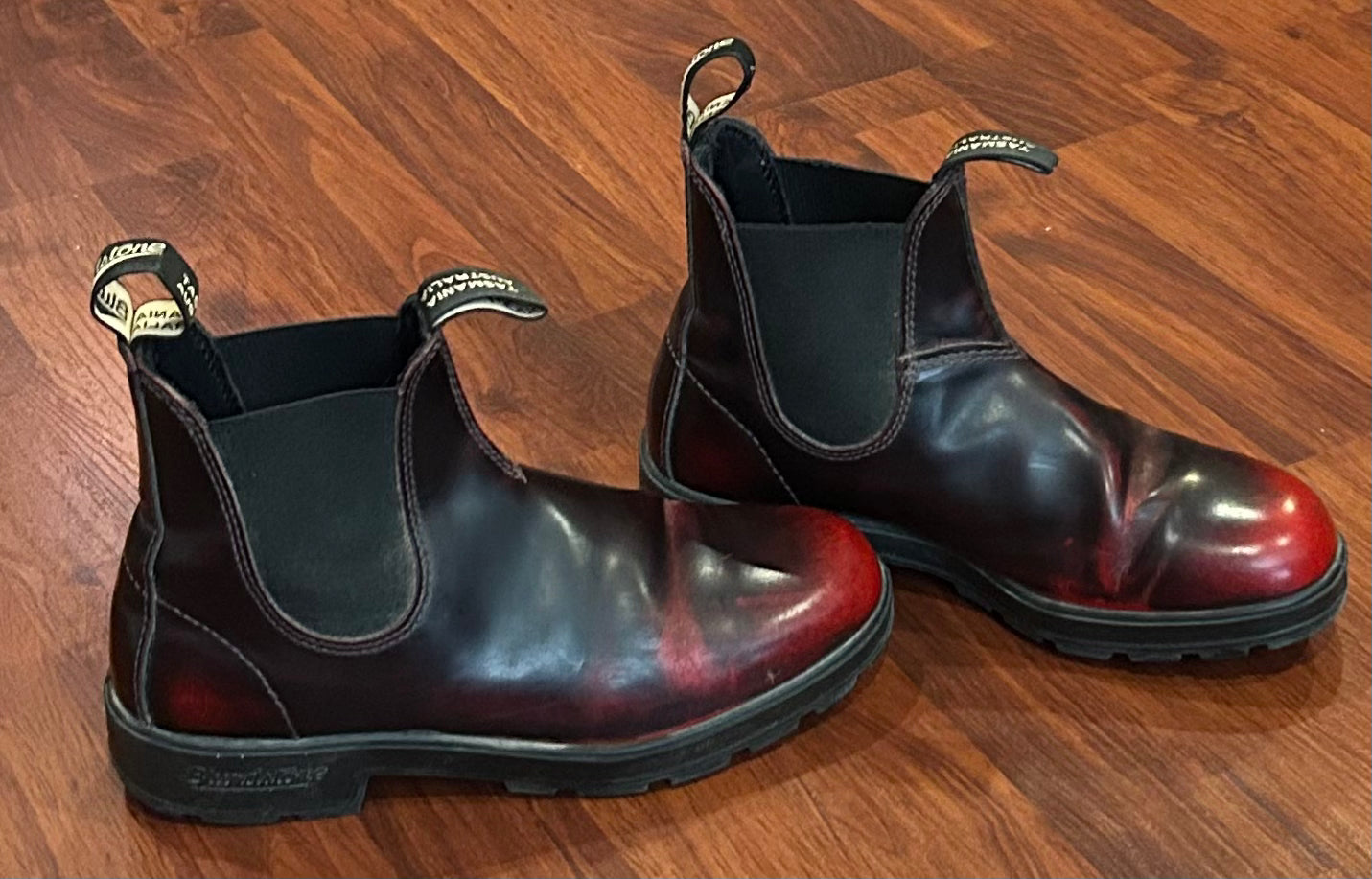 Blundstones red ombré size 5 (8 women’s). Excellent condition