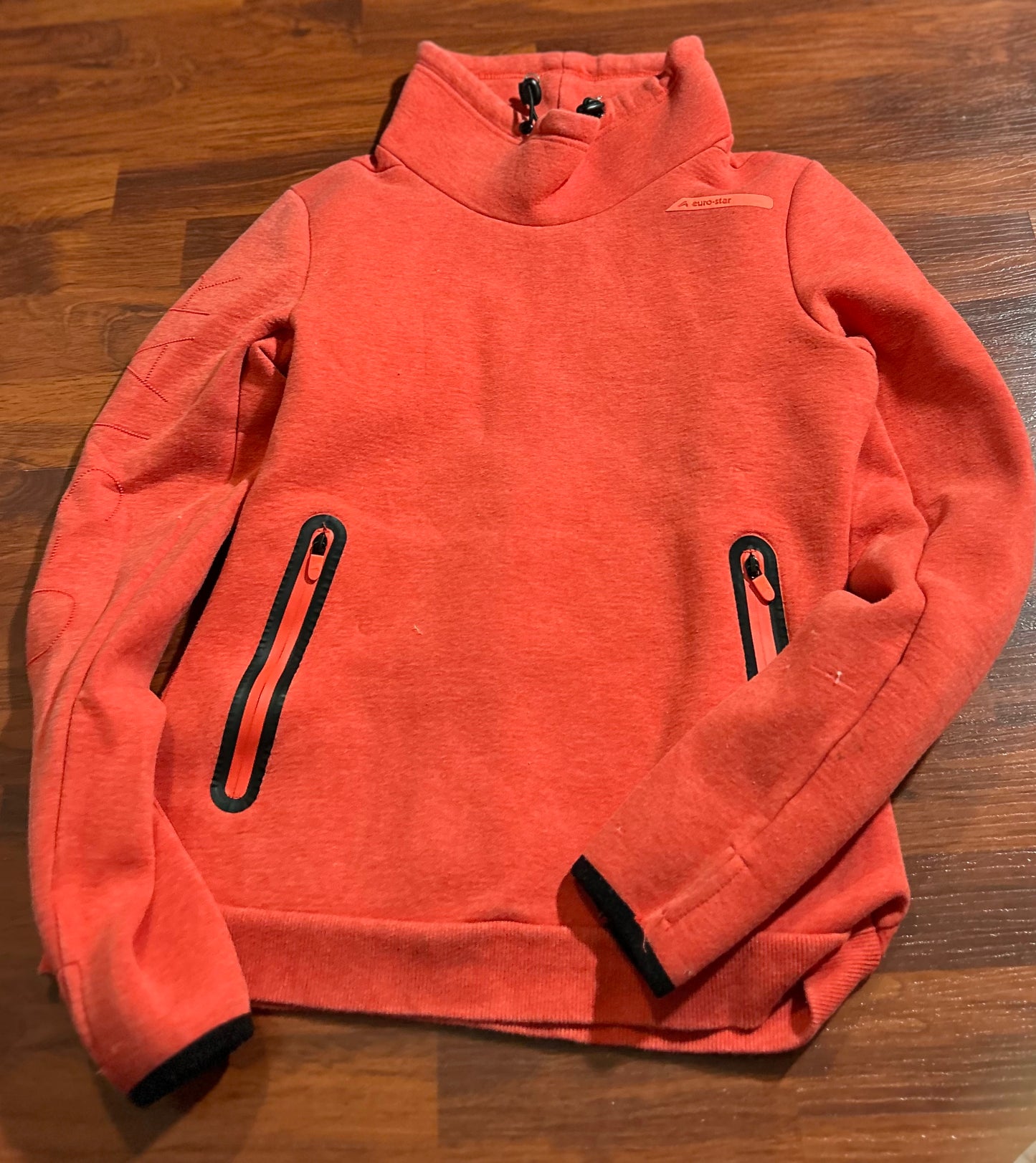 Small Euro Star red sweater