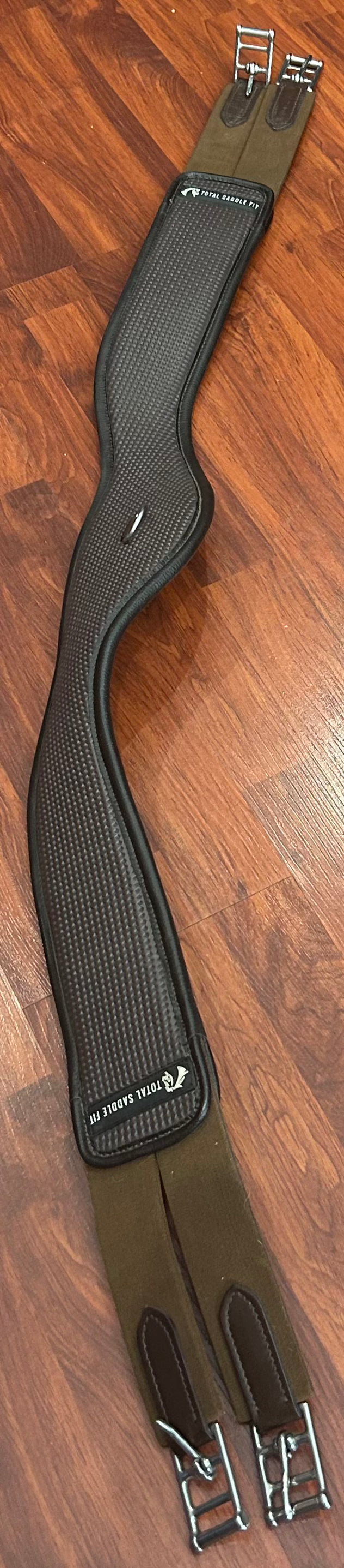 52” total saddle fit brown neoprene girth. As new condition.