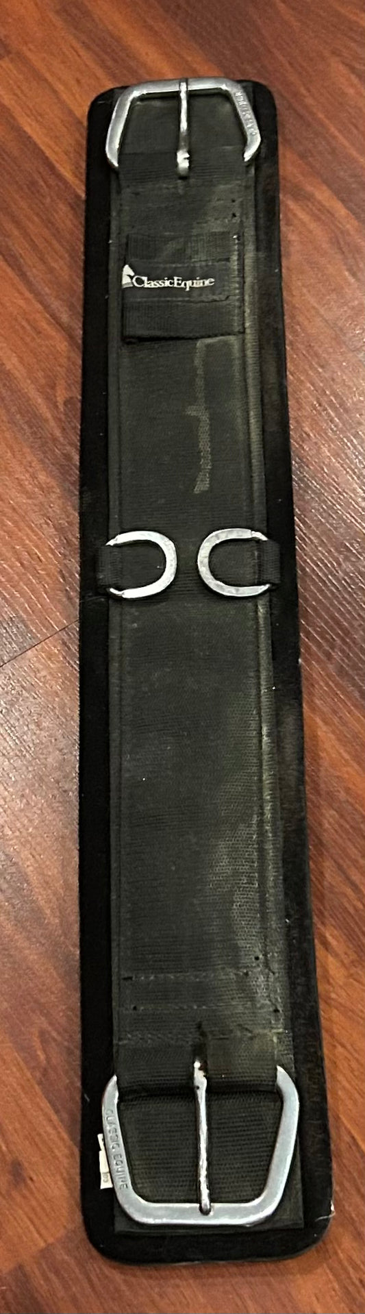 Classic equine 28” cinch. Removable neoprene padding