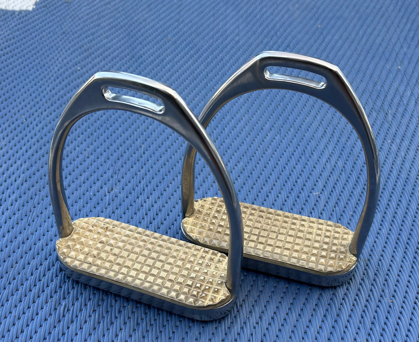4.5” stirrup irons
