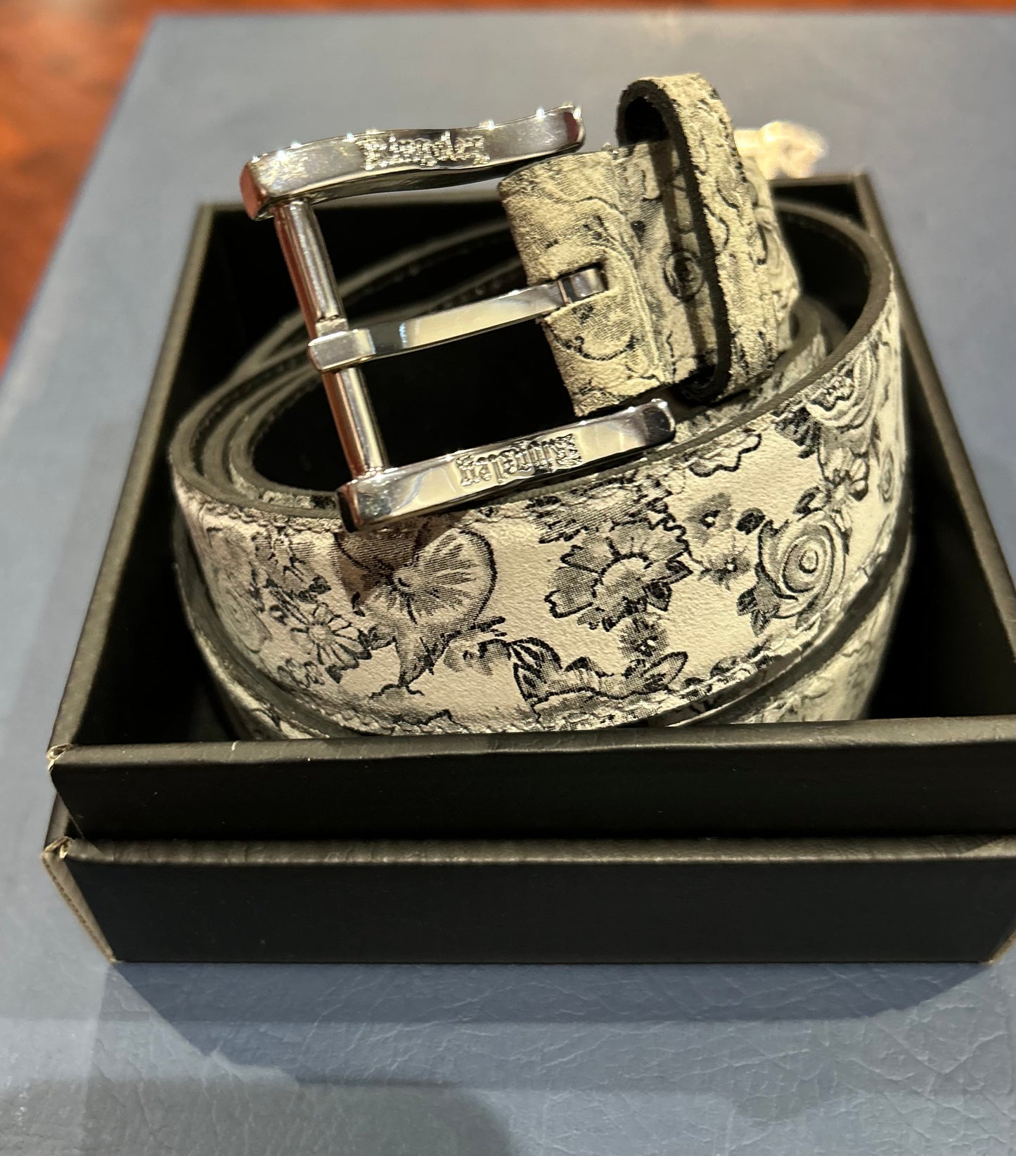 Kingsley belt off white roses. New.