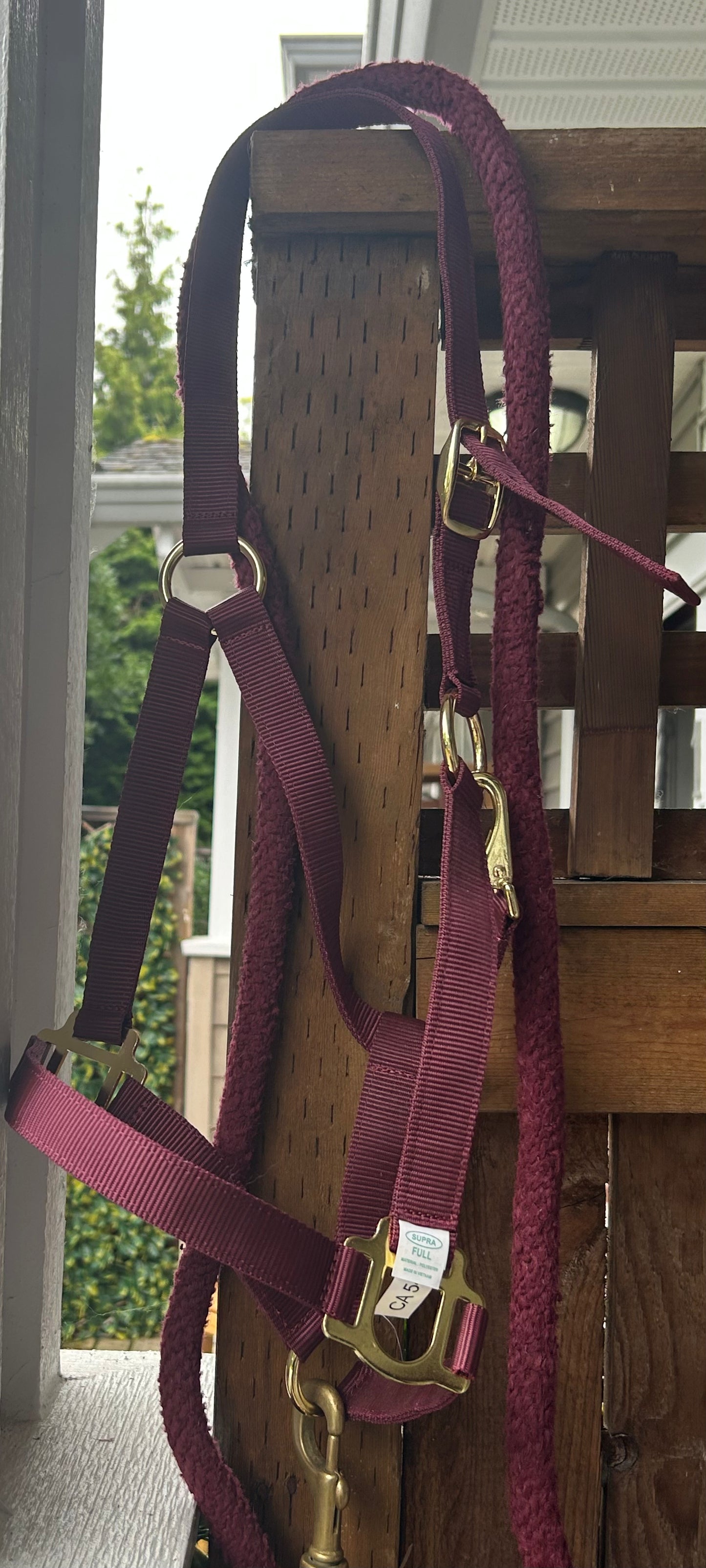 Supra full size burgundy nylon halter and lead rope