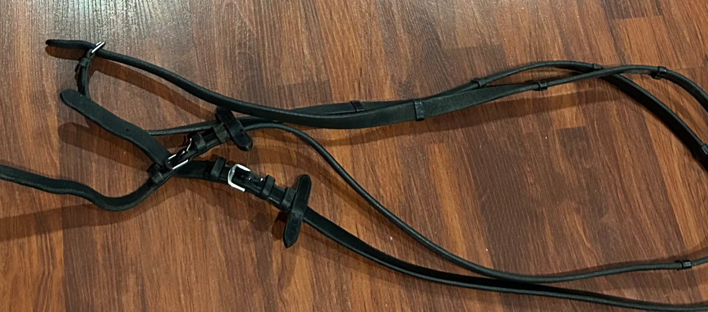 Black leather reins with hand stops. Buckle closures