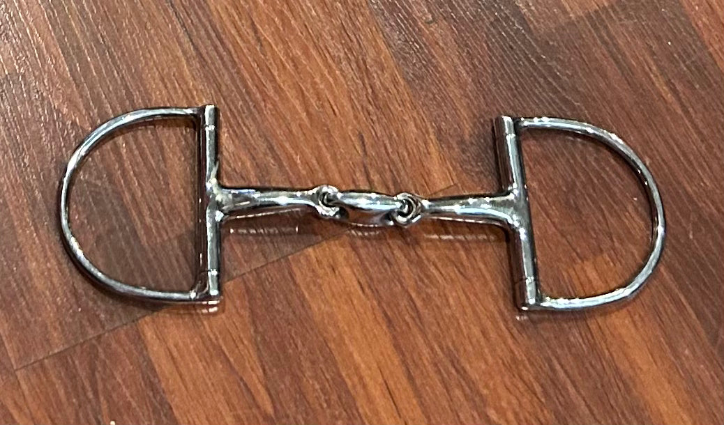 Stubben 4.5” (11.5 cm) d-ring snaffle with lozenge