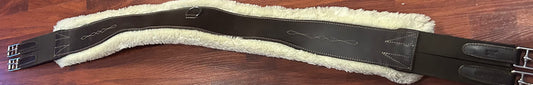52” Mondega Fancy Stitched Girth W/ Removable Sheepskin Lining. Excellent condition